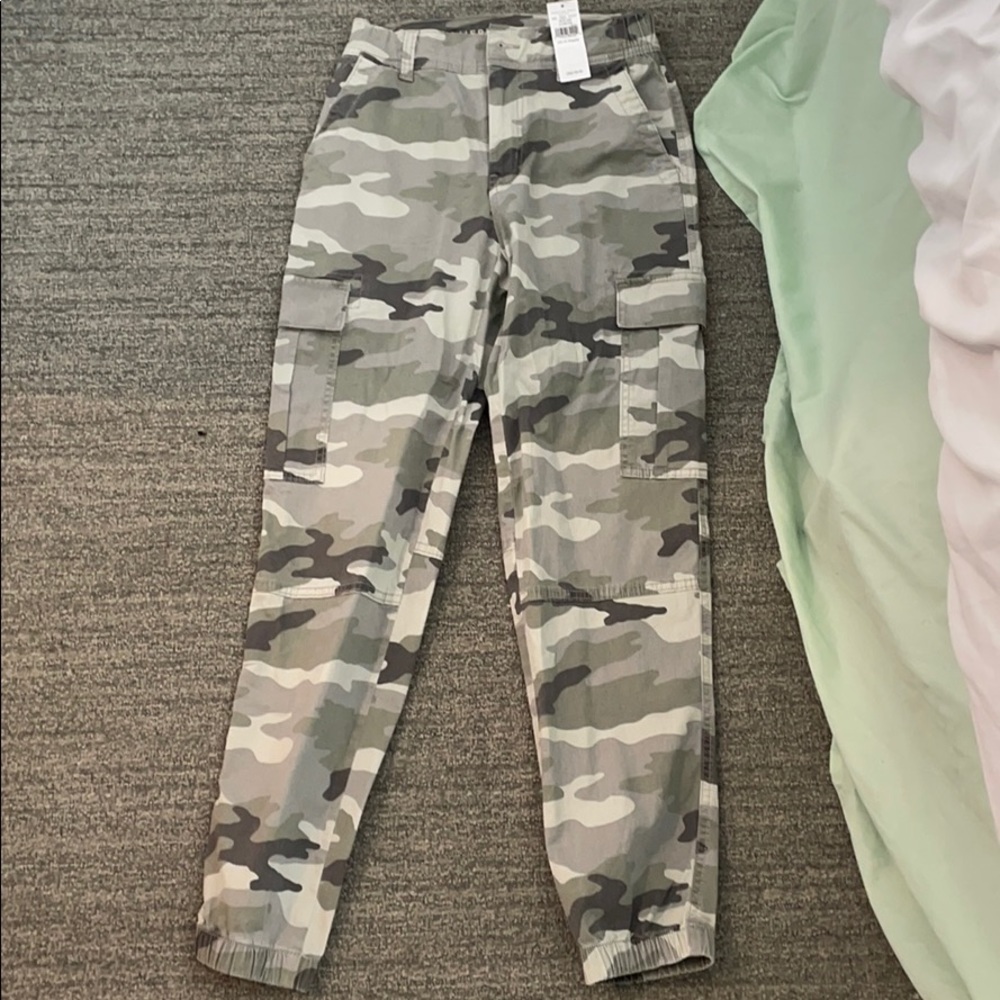American eagle women’s camo joggers